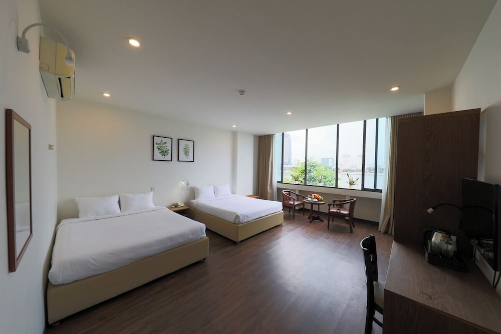Family Room, River View
