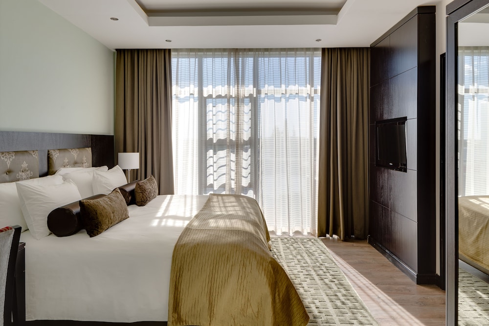 Executive Suite - Photo 4