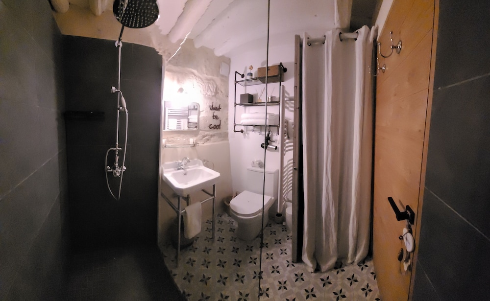 DEPENDANCE 75 M2 SANS ASCENSEUR photo 2