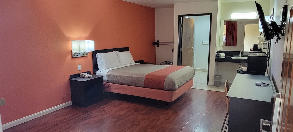 Standard Room, 1 Queen Bed, Accessible, Non Smoking - Photo 3