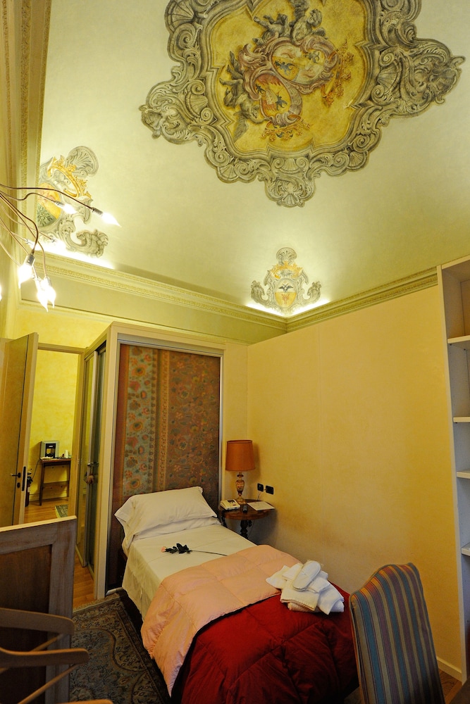 Deluxe Suite, Jetted Tub photo 2