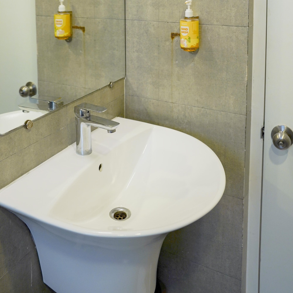 Standard Twin Room - Photo 5