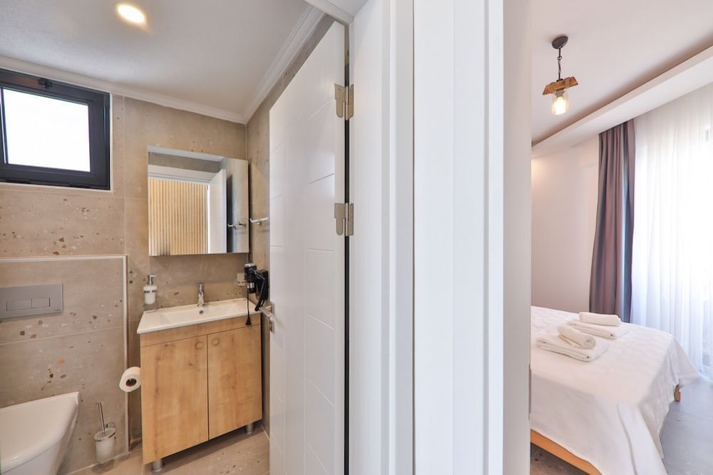 Deluxe Condo, 1 Queen Bed with Sofa bed, Non Smoking, Sea View, photo 6