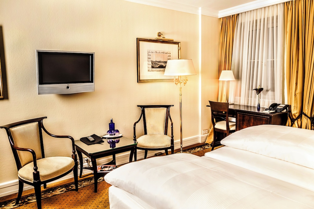 Executive Double Room with View to Frauenkirche - Photo 3