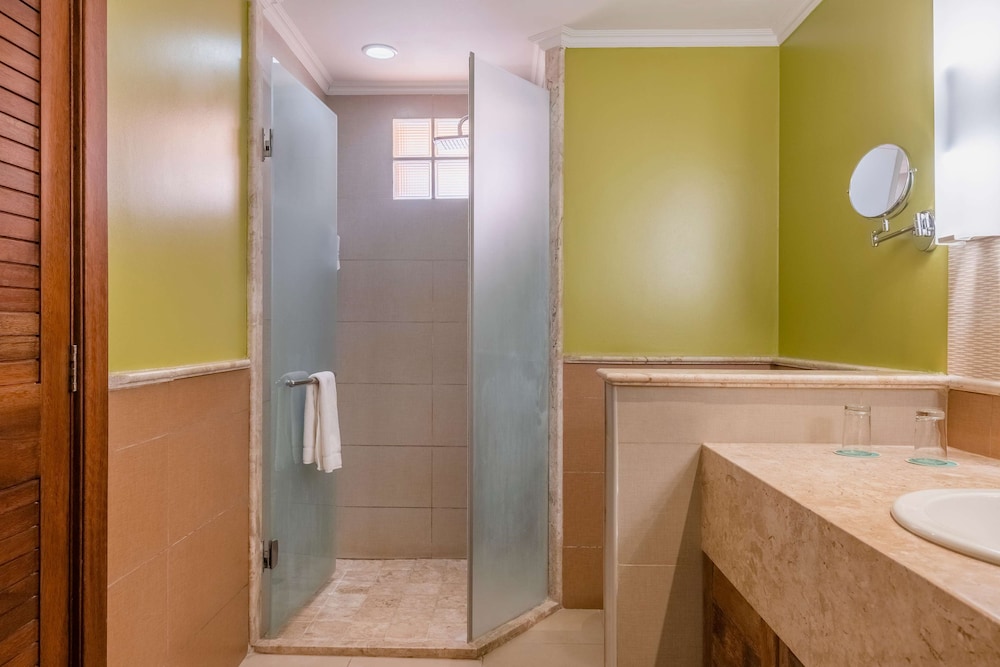Junior Suite Accessible (2 Children Under 12 Years Old Included) photo 2