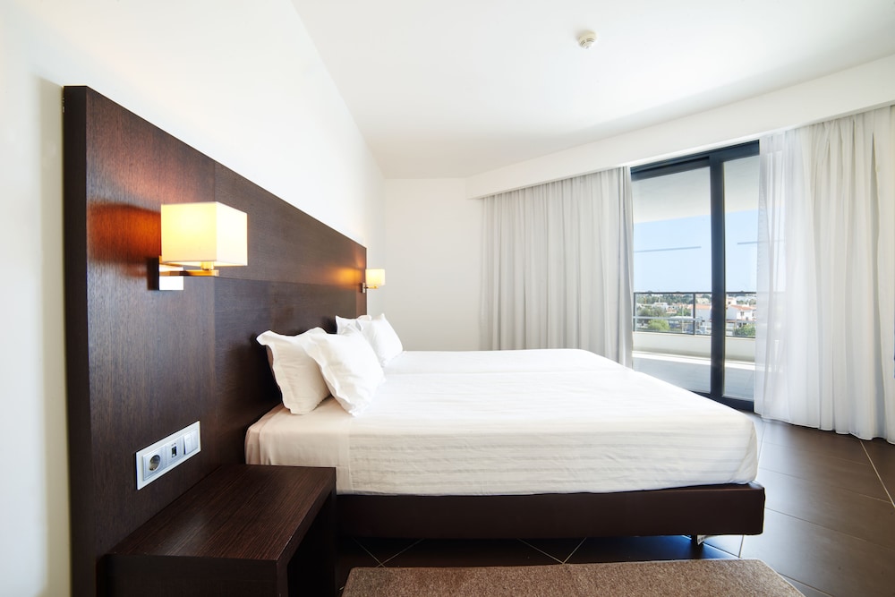 Club Suite (4Adults+2Children)