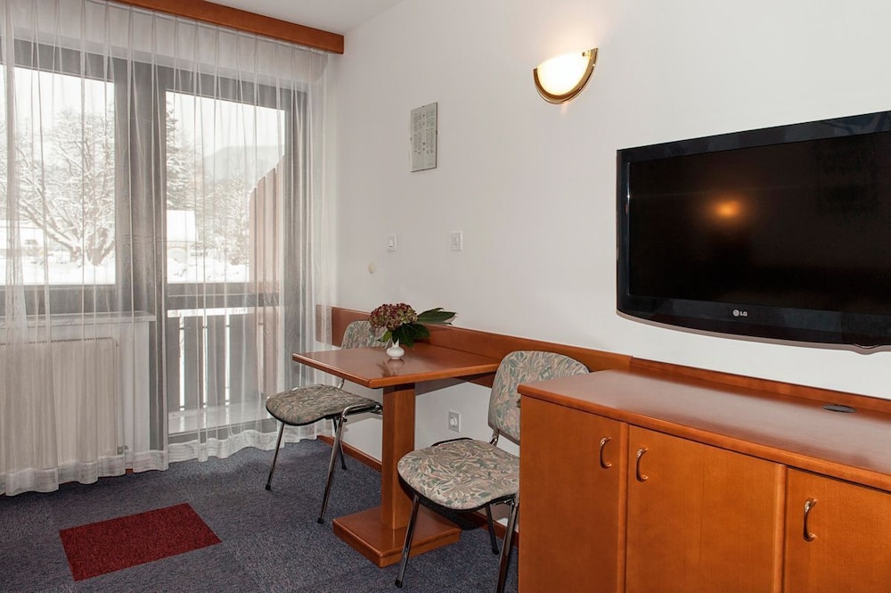 Basic Double Room - Photo 11