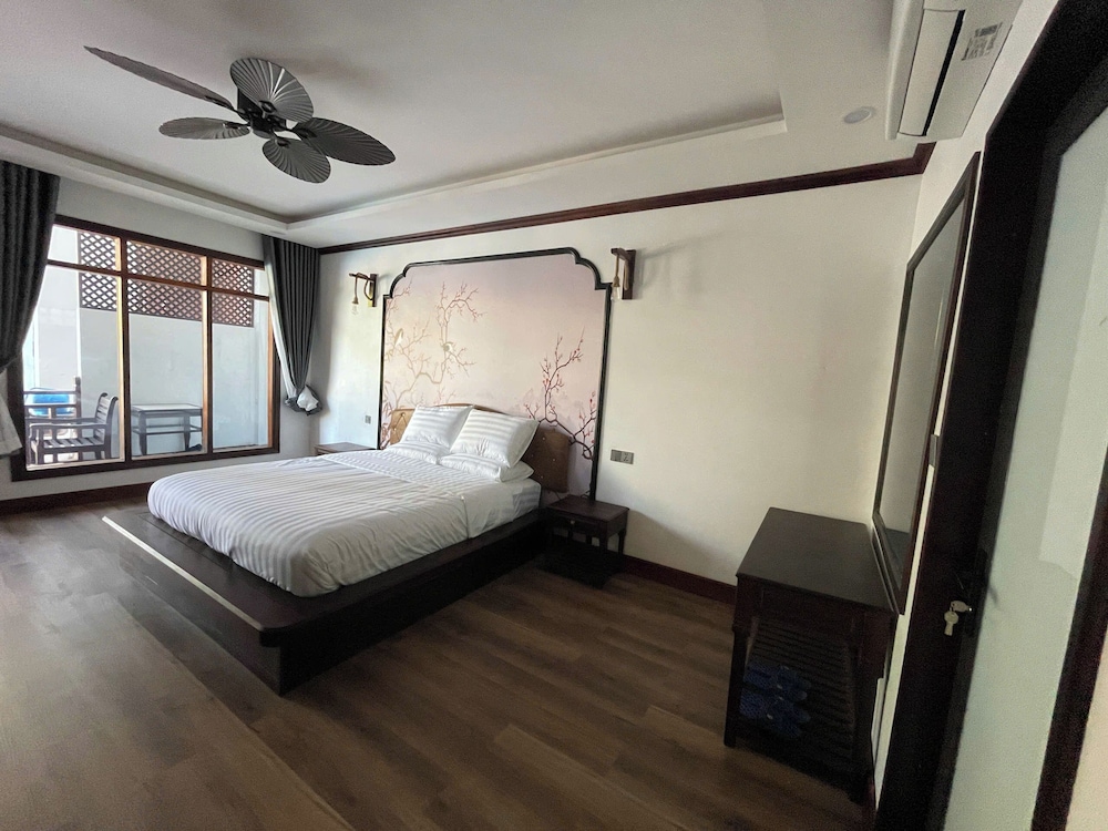 Deluxe Double Room, Pool View