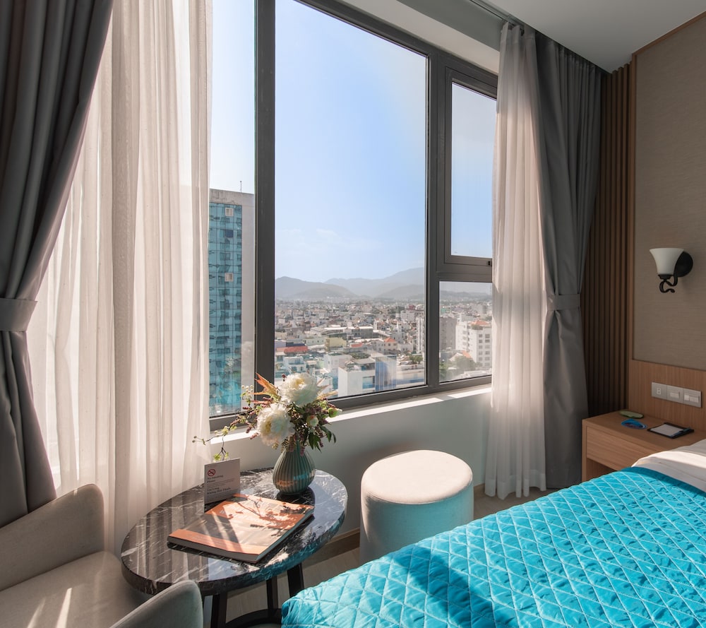 Superior Triple Room, City View - Photo 14