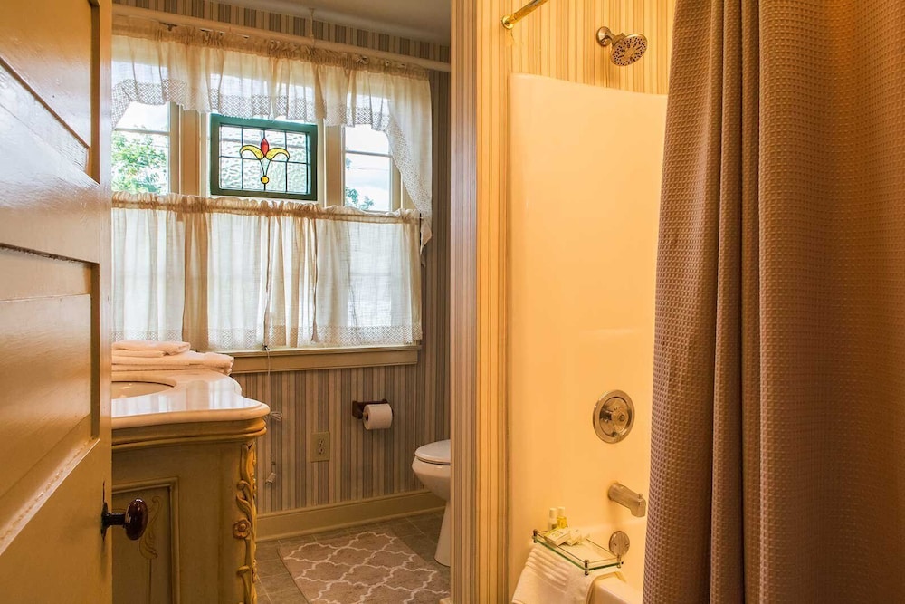 Suite, Private Bathroom (The SENATOR'S Suite) photo 2