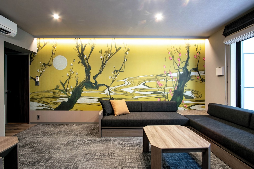 Deluxe Suite 4 Bed Spa & Sauna from 21:30~23:00 limited - Photo 1