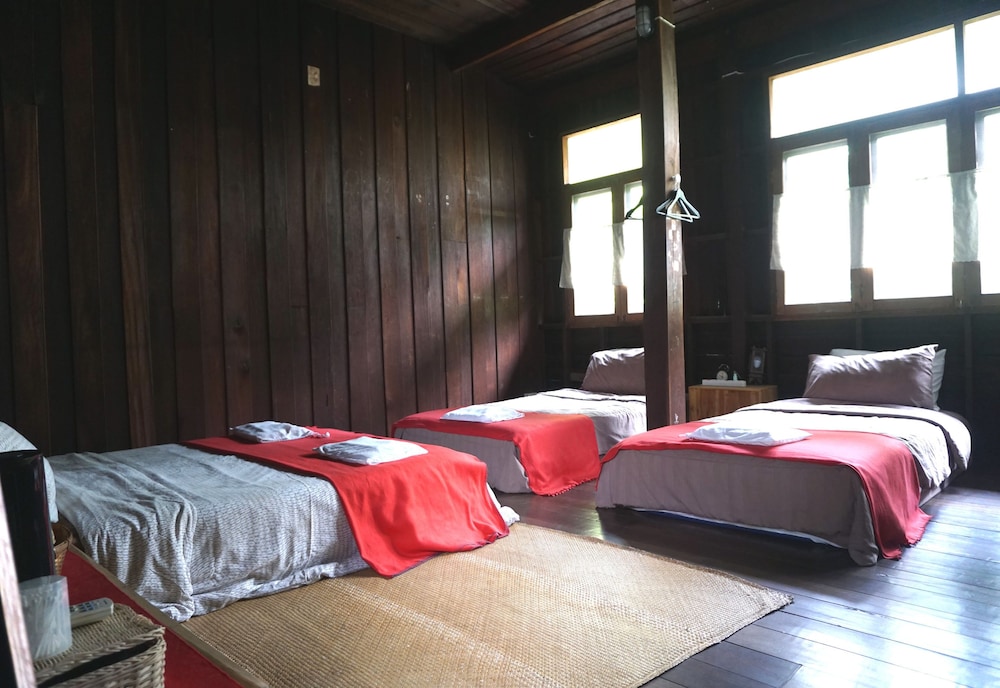 Family Room For 4 Pax (Shared Bathroom) photo 1