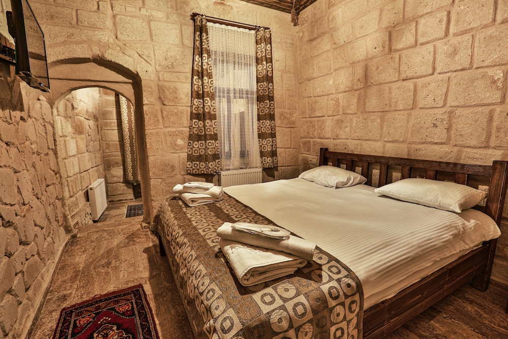Comfort Room, Courtyard View (Stone) - Photo 4