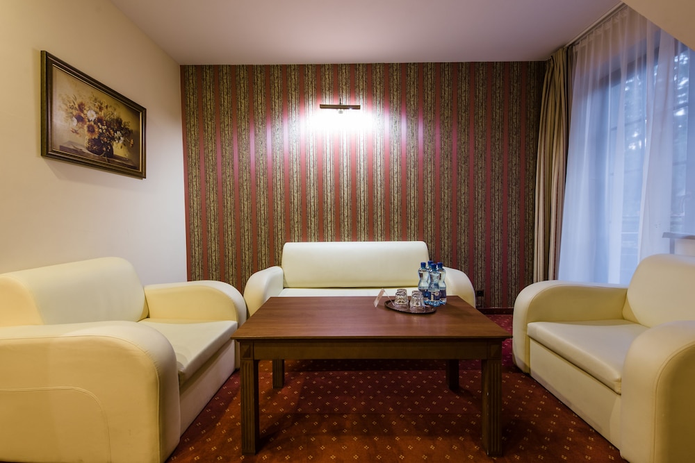 Family Studio - Photo 4