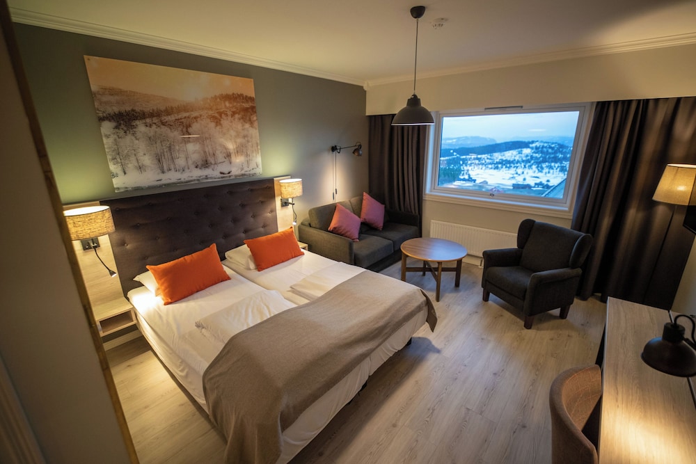 Deluxe Double Room, 1 Queen Bed with Sofa bed, Non Smoking, Mountain View photo 1