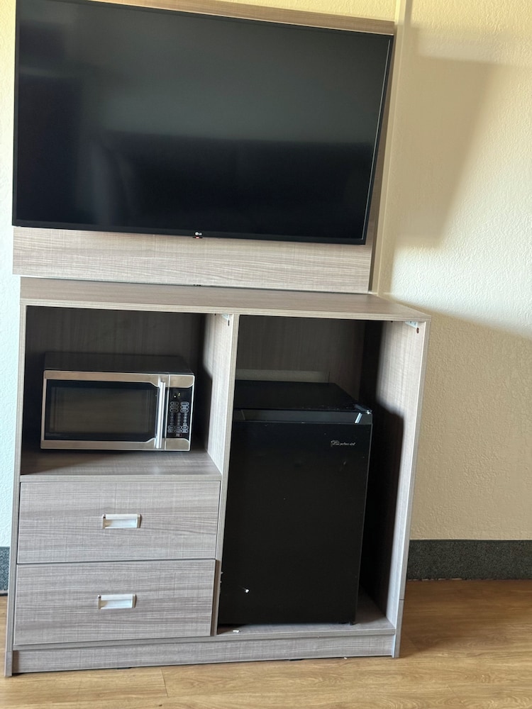 Basic Double Room (Exterior Door)