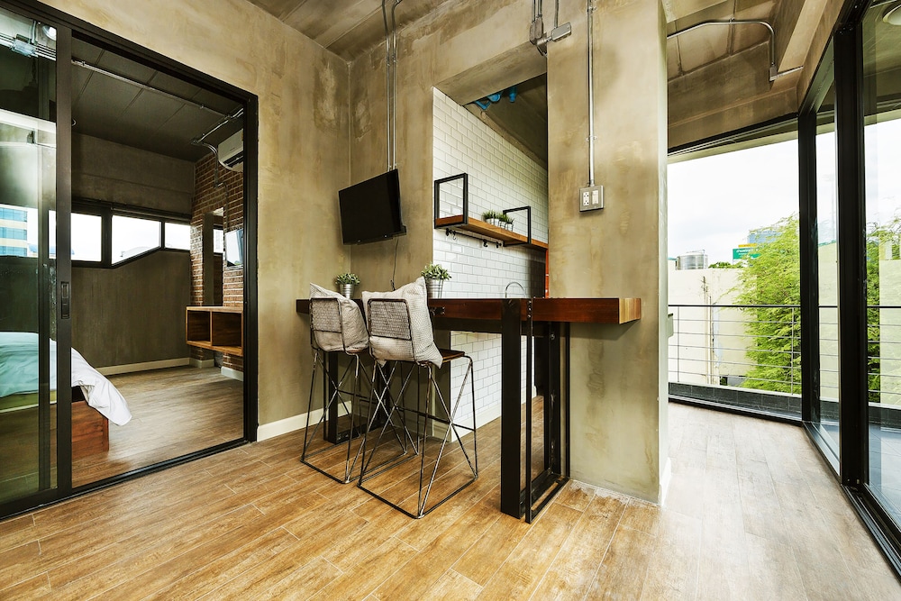 One Bedroom Suite photo 2