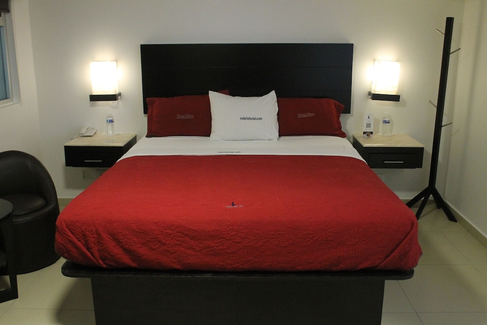 Standard Room, 1 Queen Bed