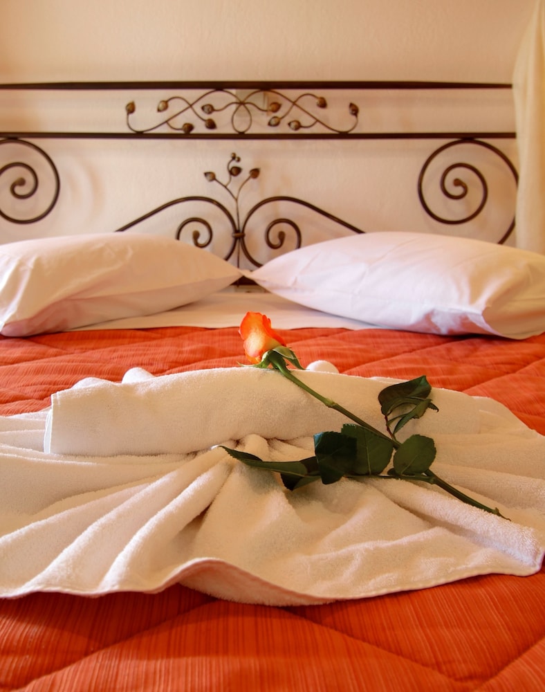 Double or Twin Room (Street View) - Photo 7