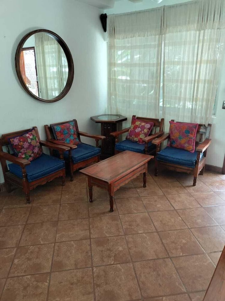 Traditional Bungalow photo 2