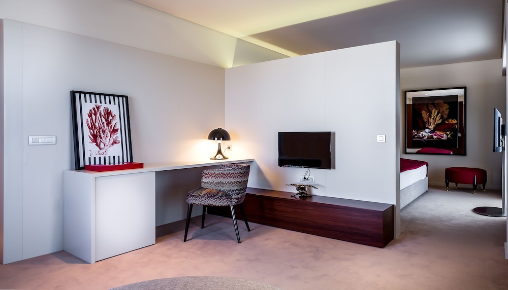 Suite, Jetted Tub photo 2