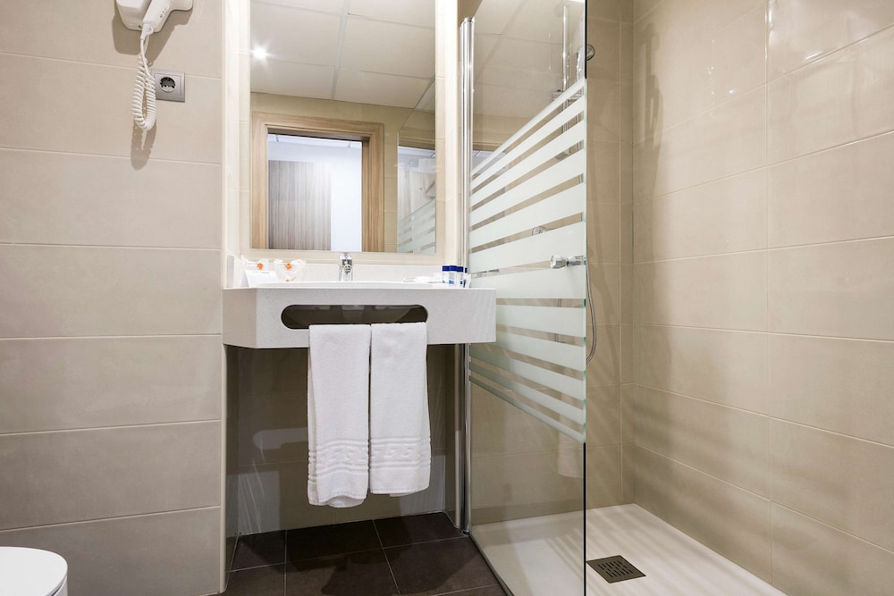 Triple Room (3 adults) - Photo 7