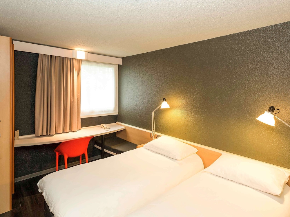 Standard Twin Room, 2 Twin Beds - Photo 1