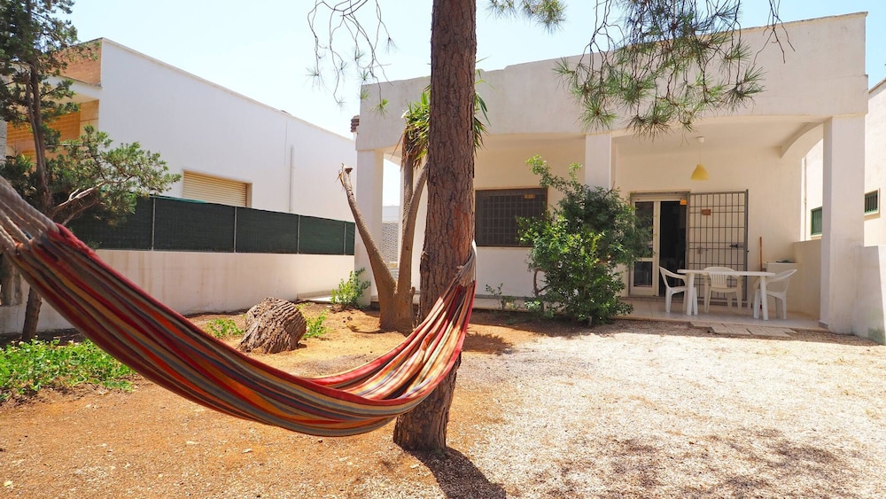 Villa, Smoking photo 1