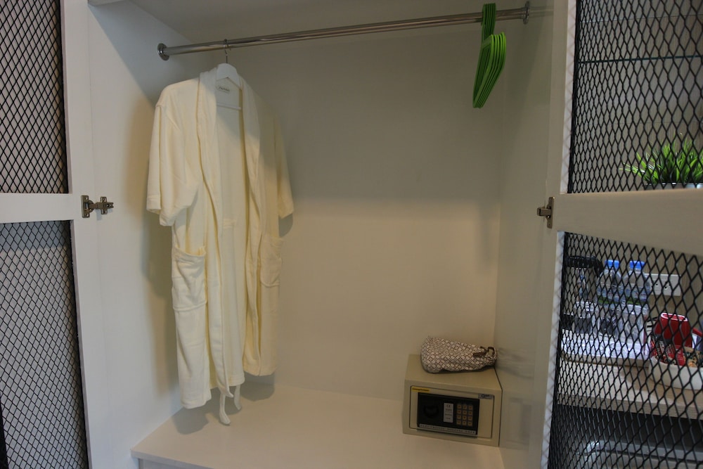 Deluxe Double Room, 1 King Bed, City View photo 2