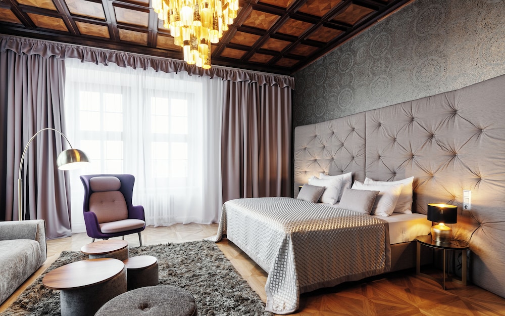 Suite - Photo 2