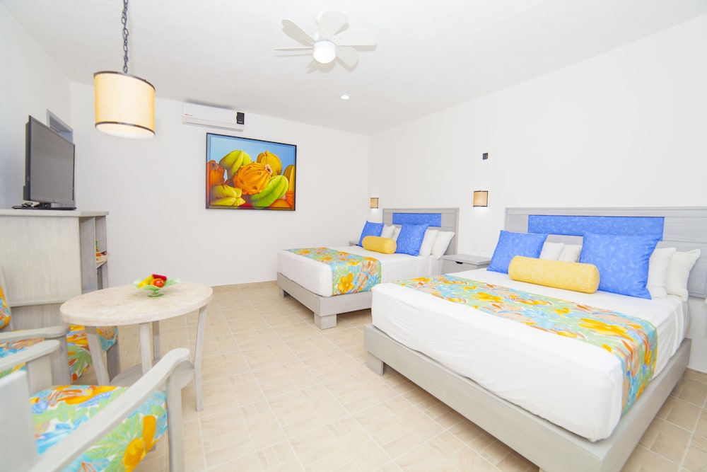 Family Room, Multiple Beds, Ensuite - Photo 1