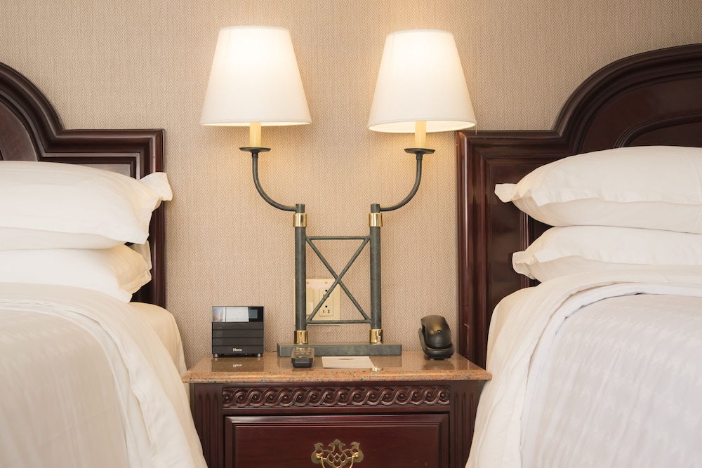 Room, 2 Queen Beds - Photo 2