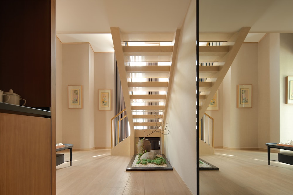 Luxury Suite, Balcony, Courtyard View