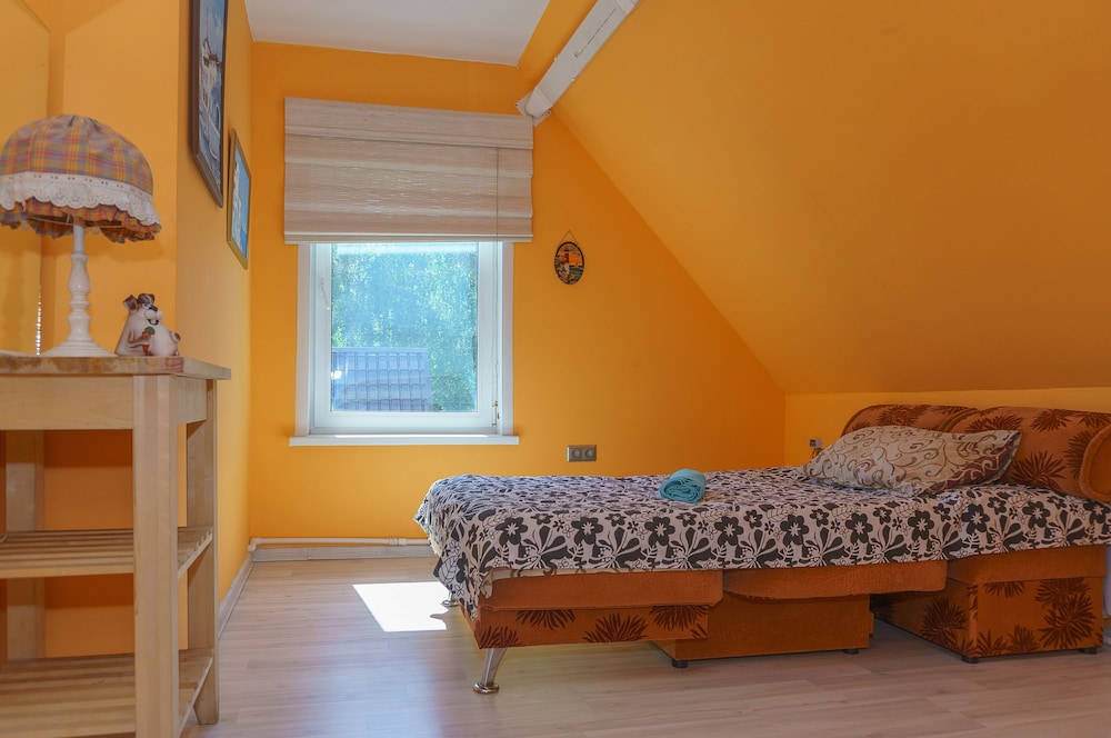 Basic Twin Room (1 Single Bed And 1 Futon) photo 2