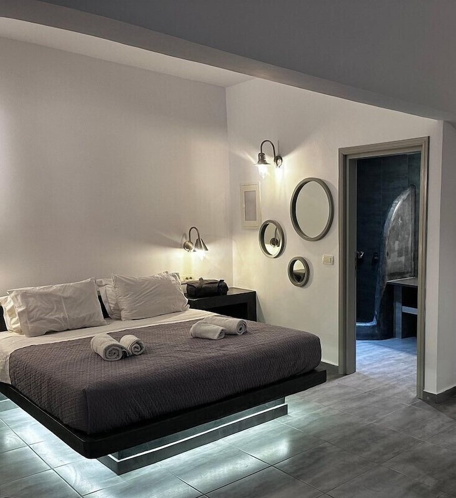 Deluxe Suite with Caldera View