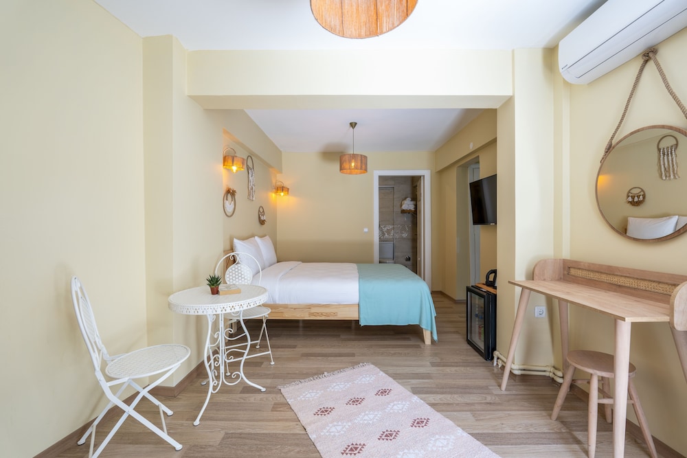 Deluxe Oda Balkonlu-Bahçe Manzarali(Halki)