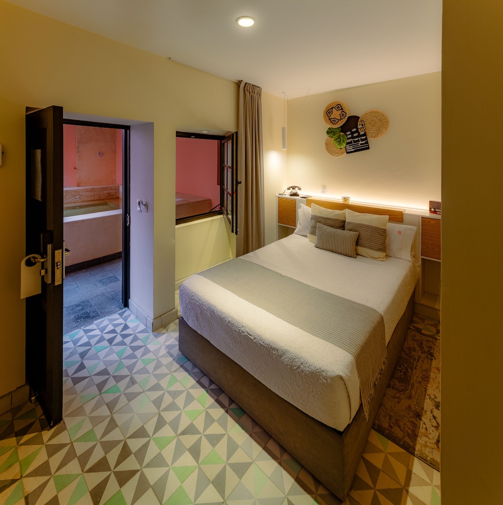 Standard Suite Full Bed