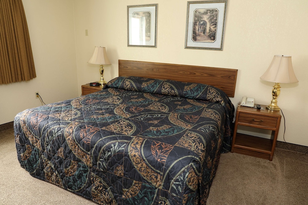 Standard Room, 1 Queen Bed, Non Smoking - Photo 11
