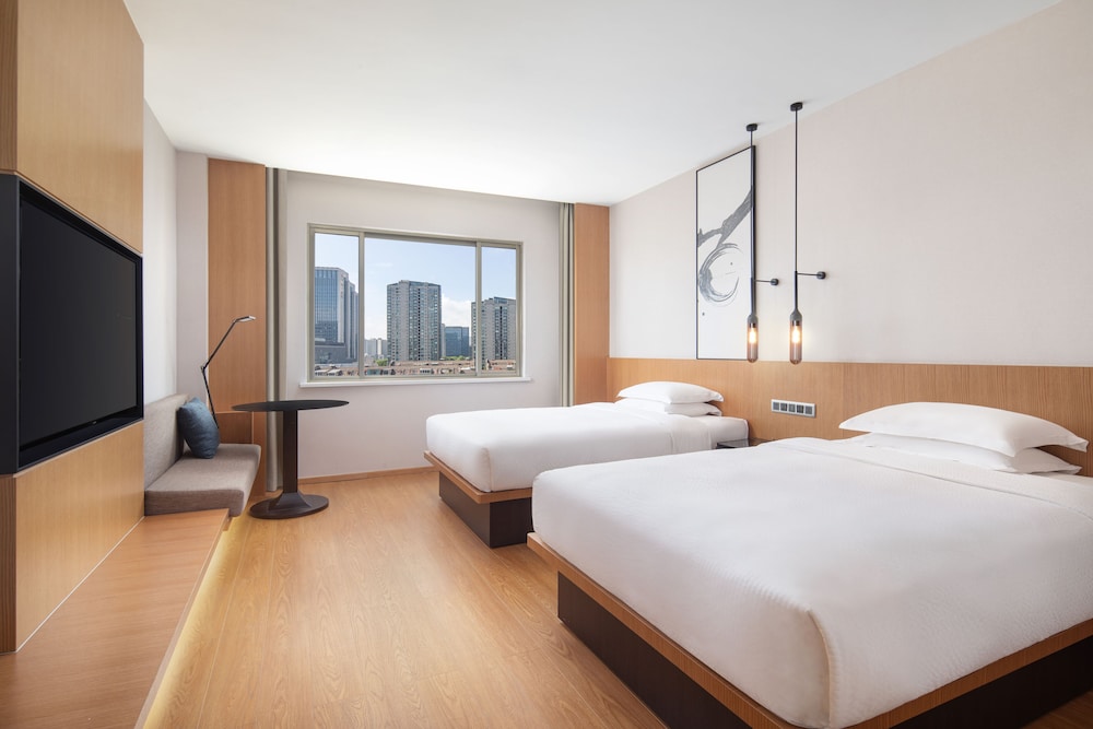 Deluxe Room, 2 Twin Beds, City View - Photo 1