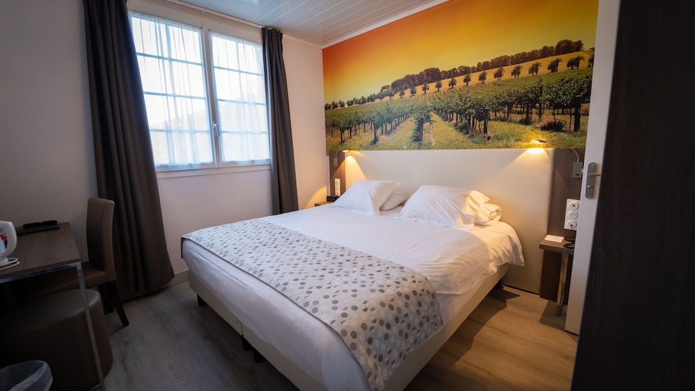 Classic Room, 1 Queen Bed, Non Smoking, Garden View - Photo 3