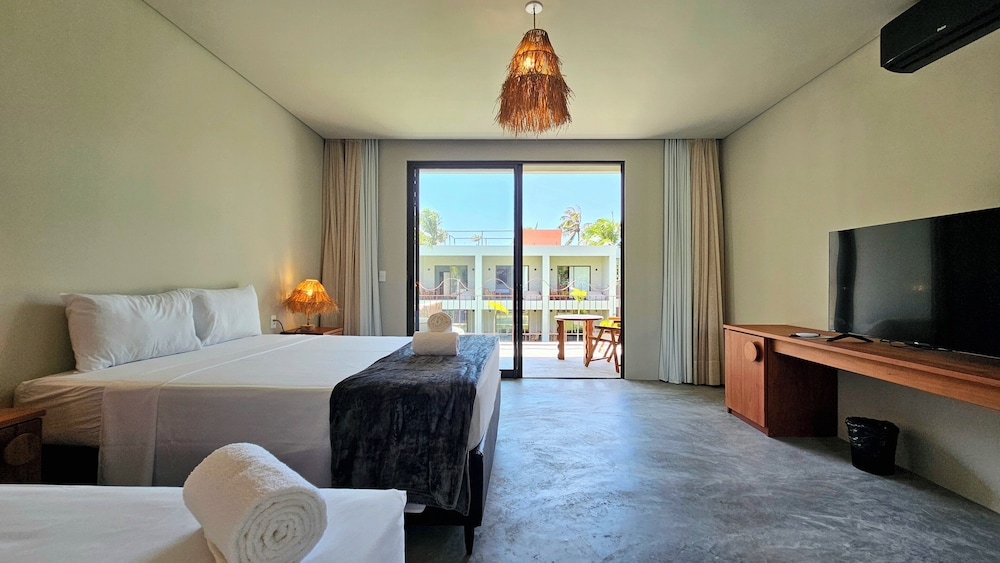 Comfort Suite, Pool View (suite superior)