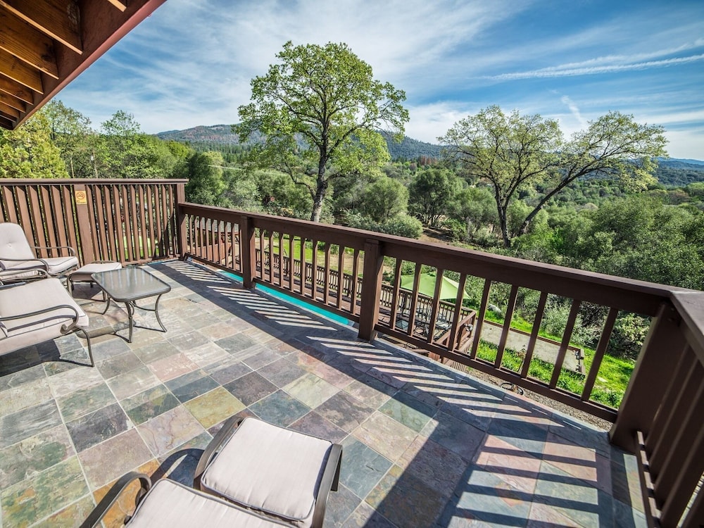 Premium Double Room, Ensuite, Mountain View (Clouds Rest Room) photo 2