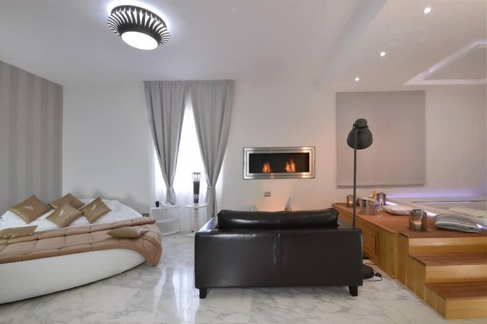 Romantic Suite, 1 King Bed photo 3