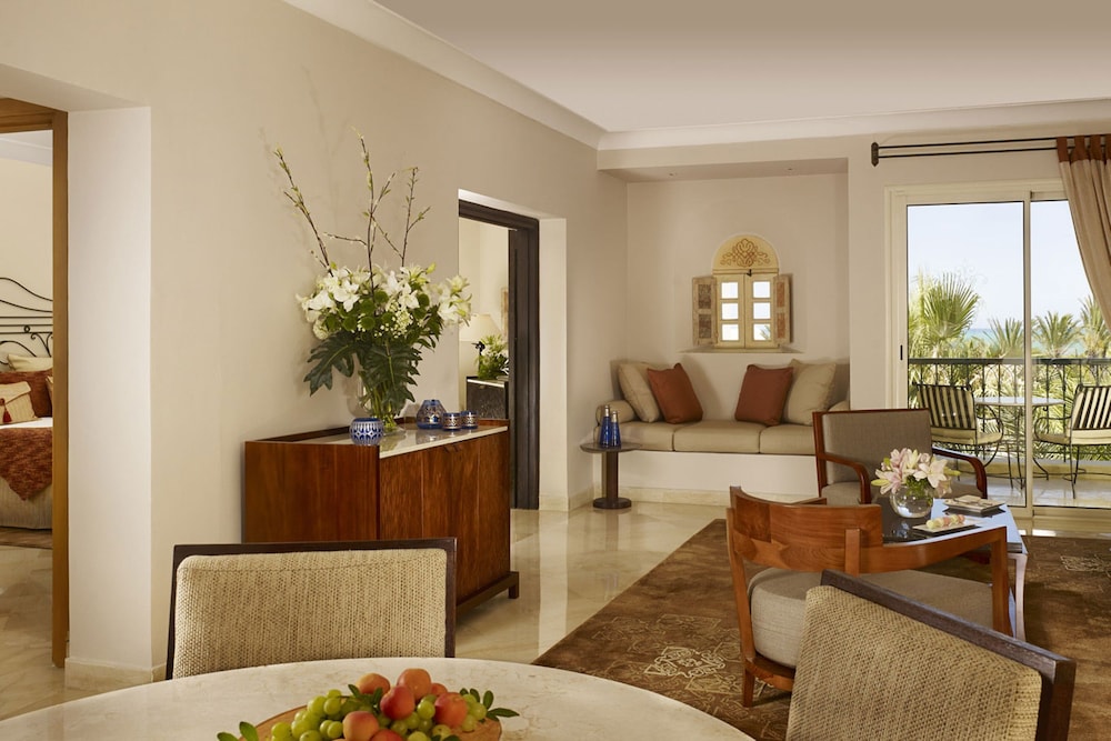 Suite, Pool View - Photo 3
