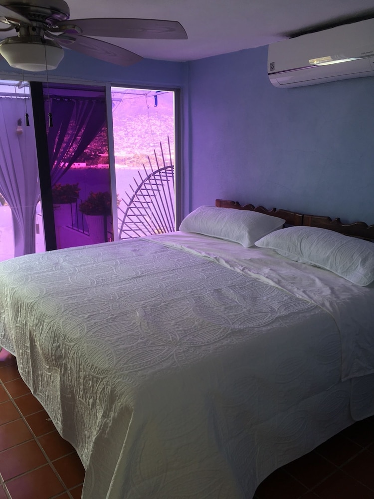 Suite, 1 King Bed, Ocean View photo 1