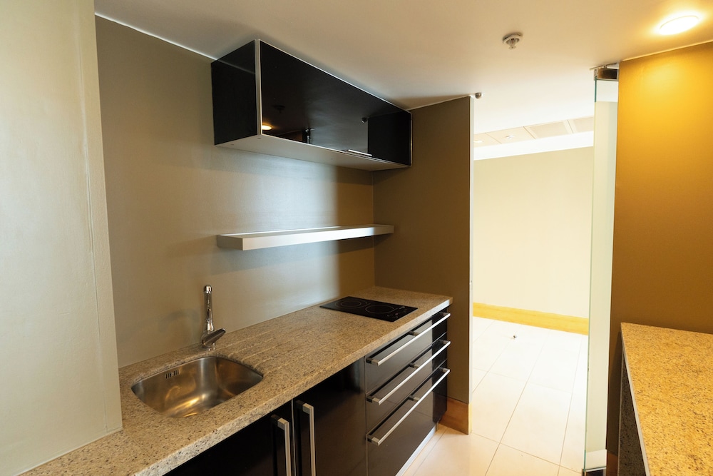 Premium Suite, 1 King Bed, Sea View (Single) - Photo 5