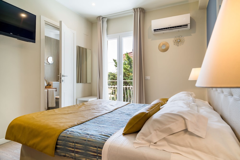 Comfort Double Room, Partial Sea View