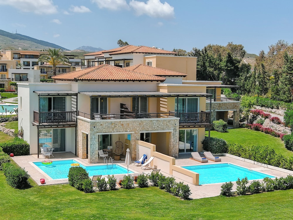 Luxury Family Suite Sea View, Private Pool