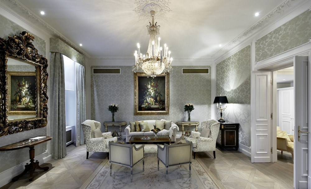 Grand Signature Suite - Photo 10