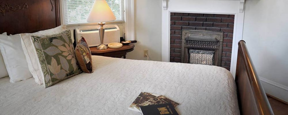Baldwin Suite (2 Room Bogo)